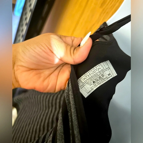 Athleta workout tank top size medium in great condition - Picture 3 of 3